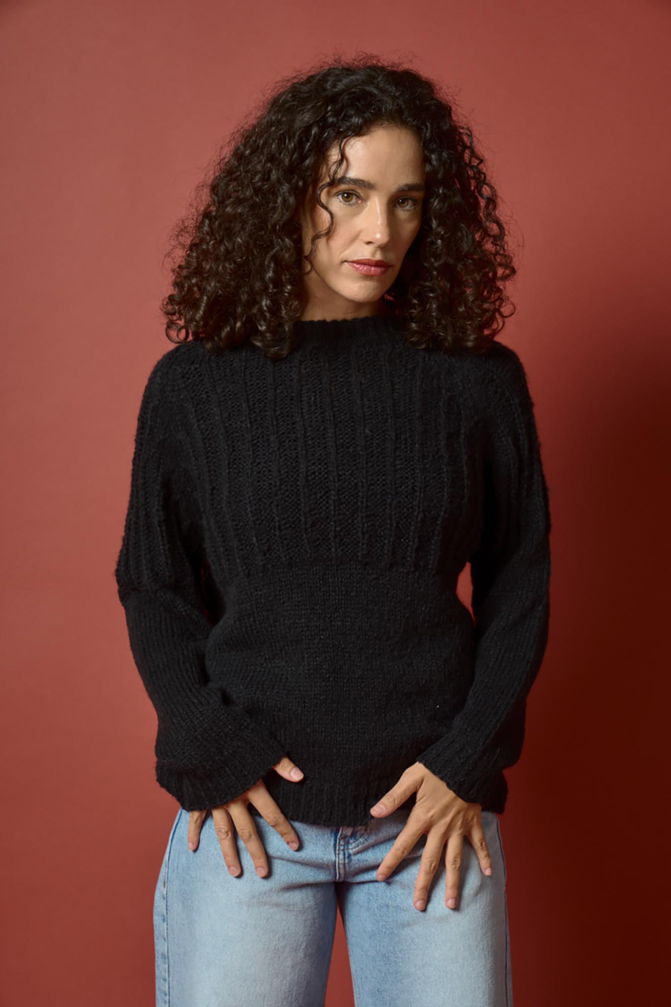 SWEATER RANA NEGRO | La Cofradía - Invierno 26