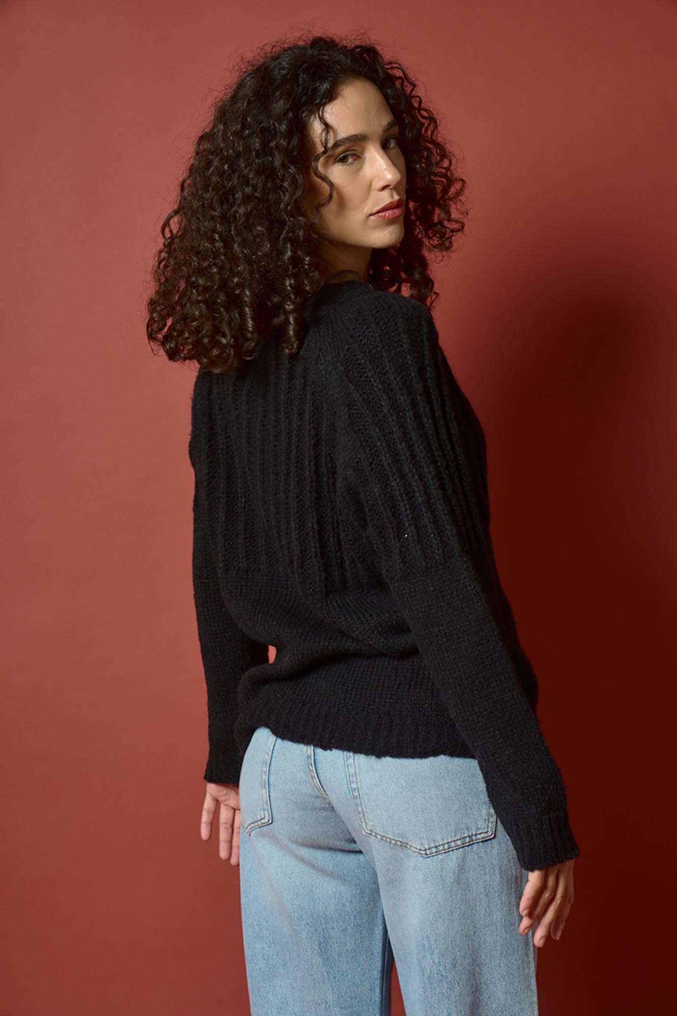 SWEATER RANA NEGRO | La Cofradía - Invierno 26