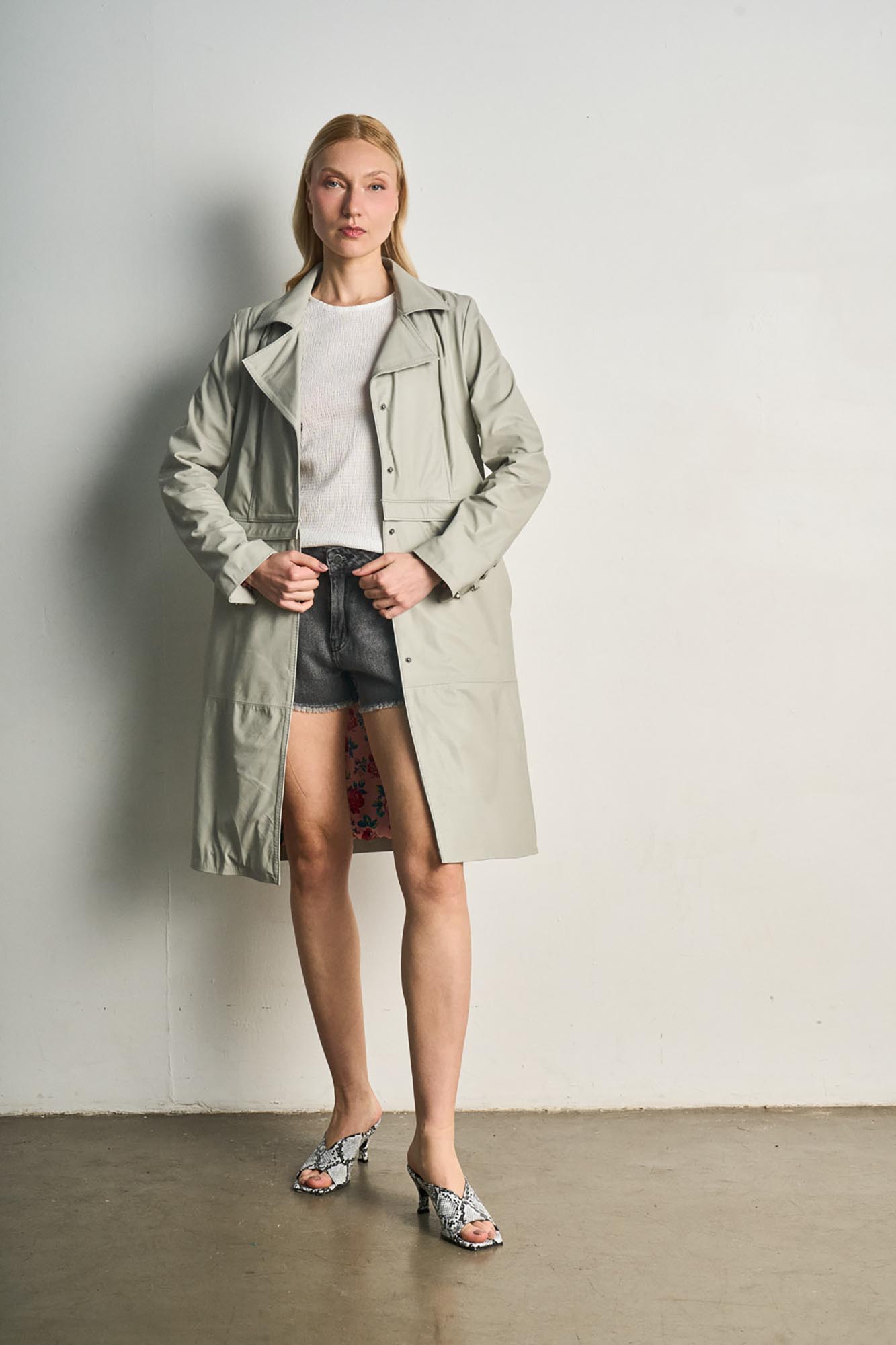 TAPADO DE CUERO METAMORFIA GRIS PERLA